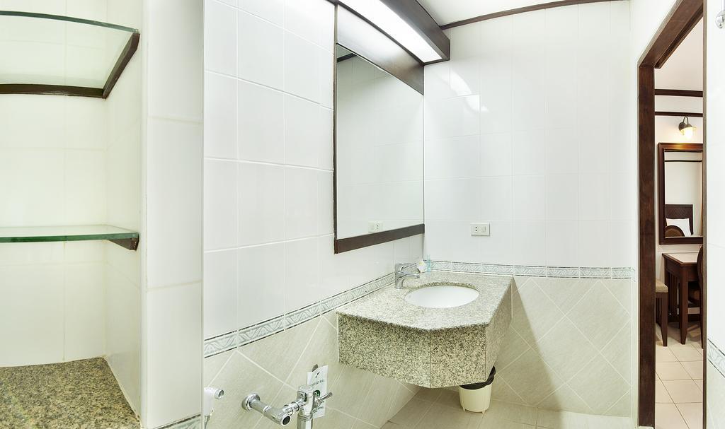Rattana Mansion Otel Phuket Dış mekan fotoğraf