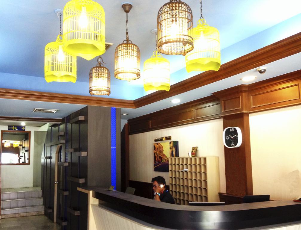 Rattana Mansion Otel Phuket Dış mekan fotoğraf