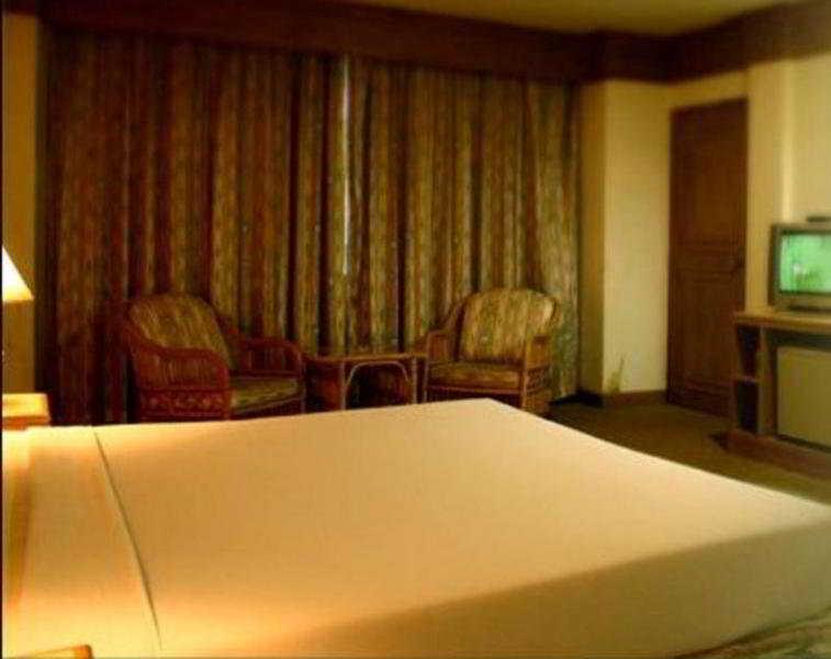 Rattana Mansion Otel Phuket Dış mekan fotoğraf