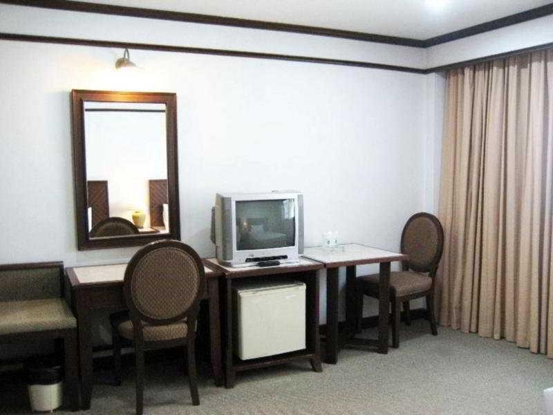 Rattana Mansion Otel Phuket Dış mekan fotoğraf