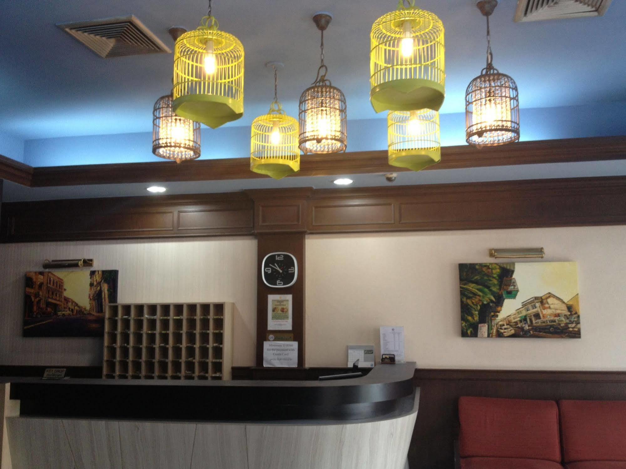 Rattana Mansion Otel Phuket Dış mekan fotoğraf