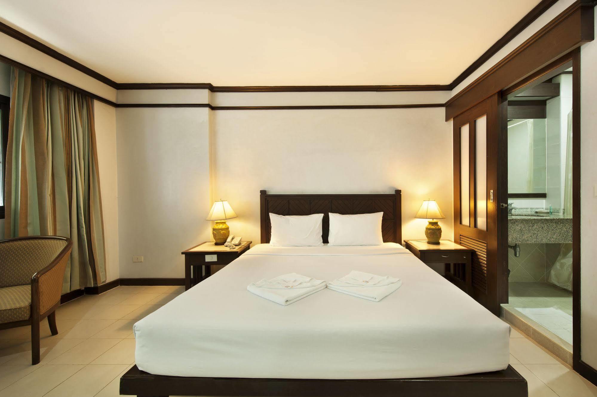 Rattana Mansion Otel Phuket Dış mekan fotoğraf