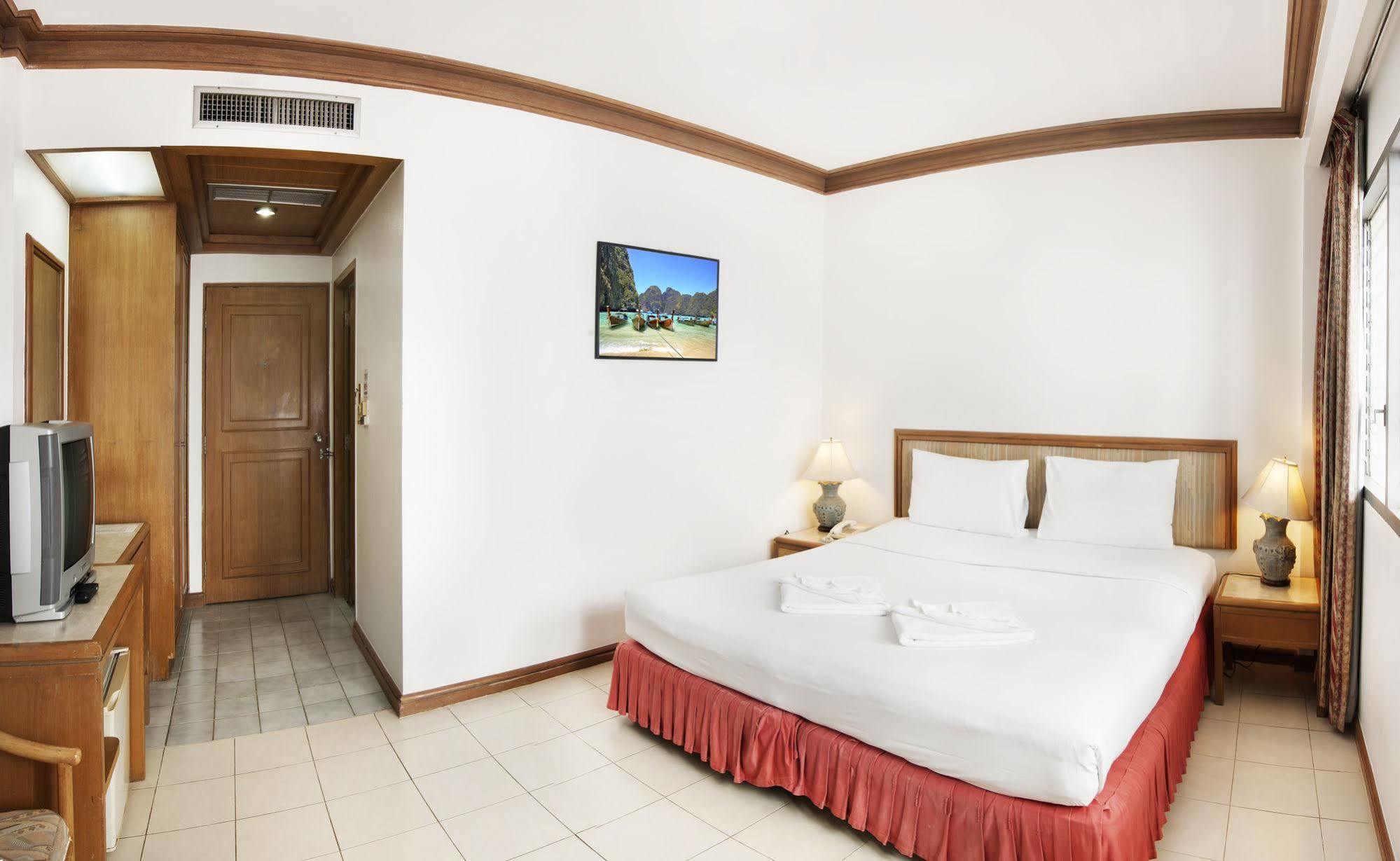Rattana Mansion Otel Phuket Dış mekan fotoğraf