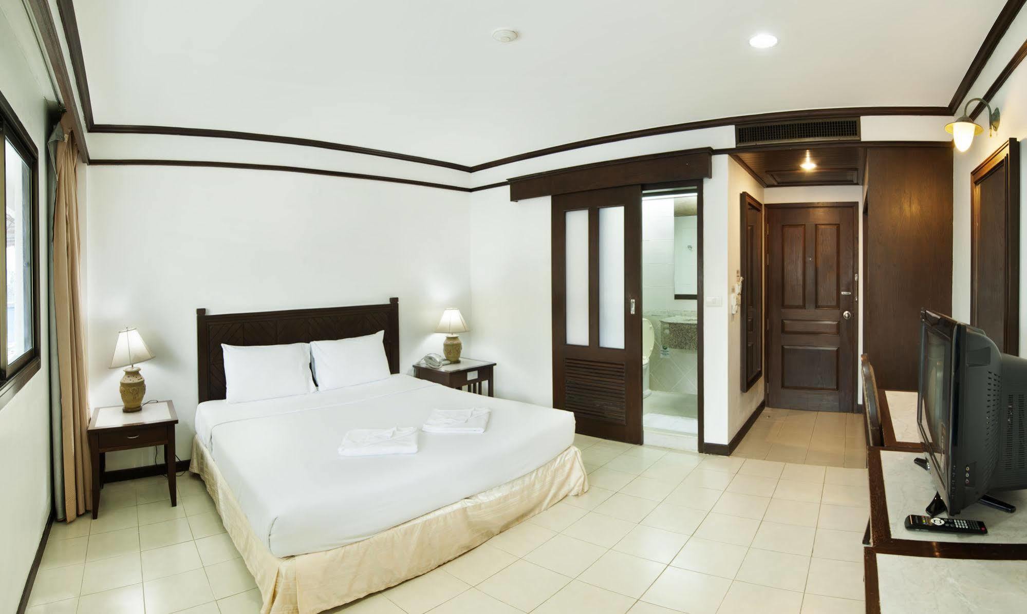 Rattana Mansion Otel Phuket Dış mekan fotoğraf