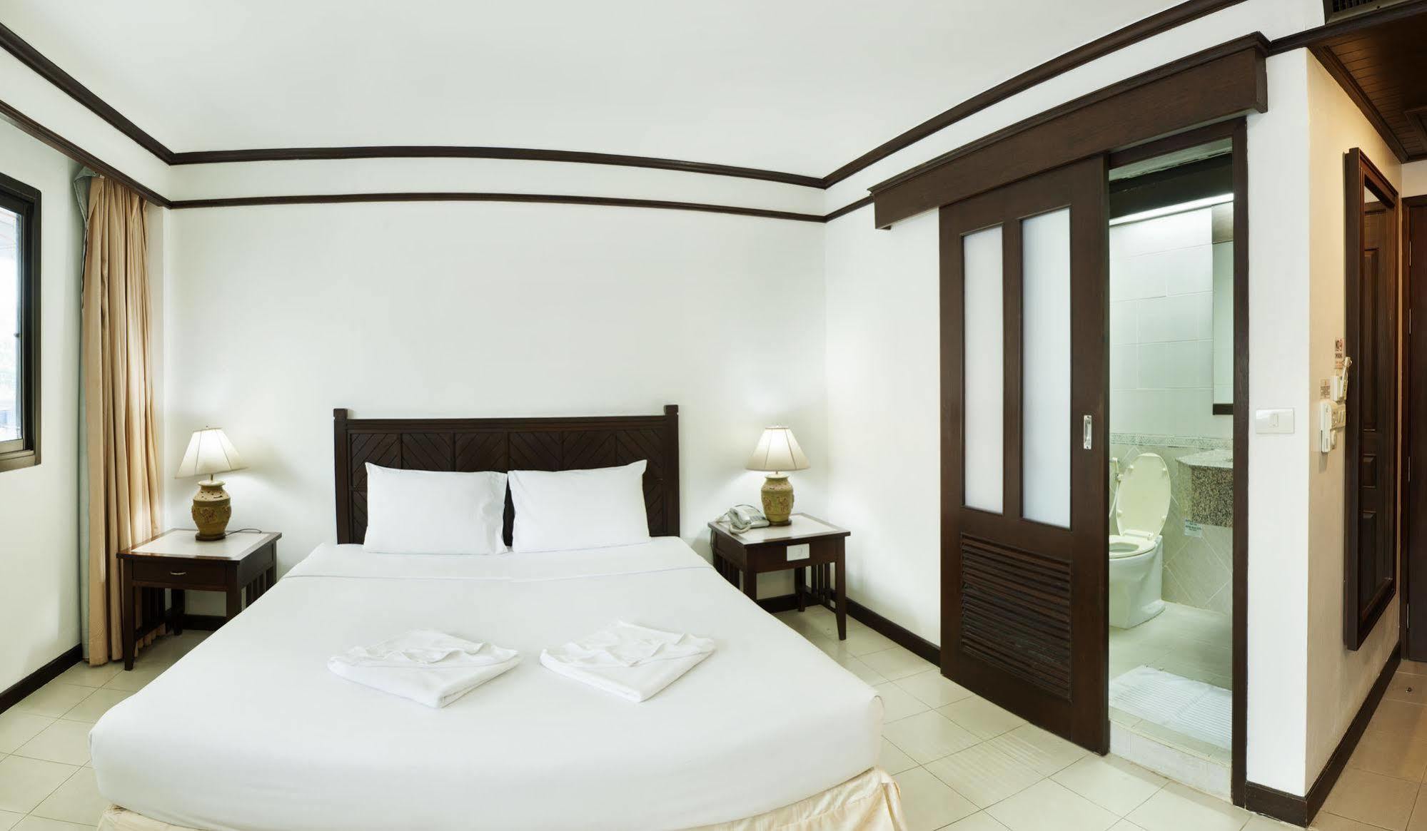 Rattana Mansion Otel Phuket Dış mekan fotoğraf
