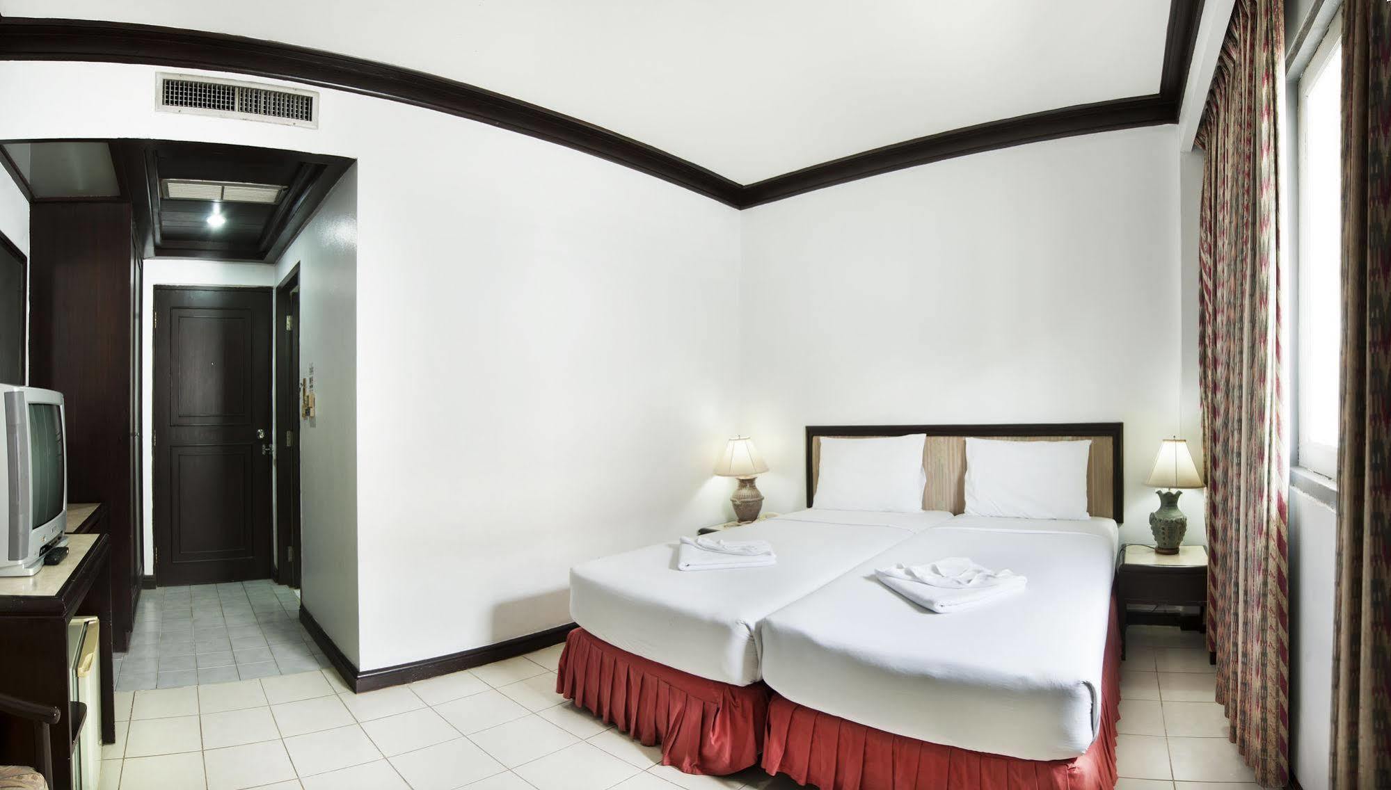 Rattana Mansion Otel Phuket Dış mekan fotoğraf