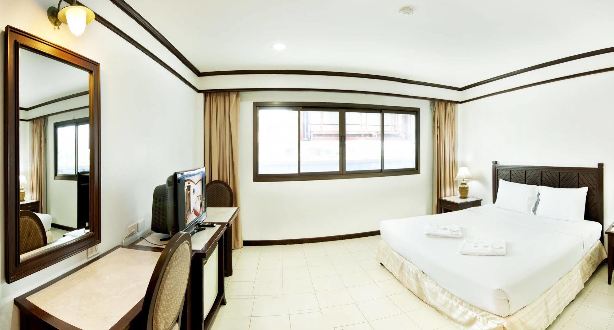 Rattana Mansion Otel Phuket Dış mekan fotoğraf