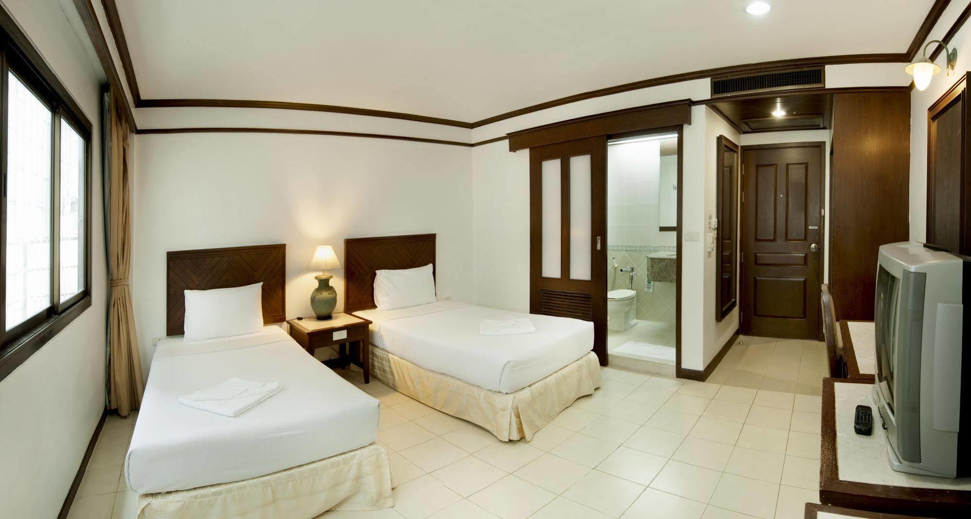 Rattana Mansion Otel Phuket Dış mekan fotoğraf