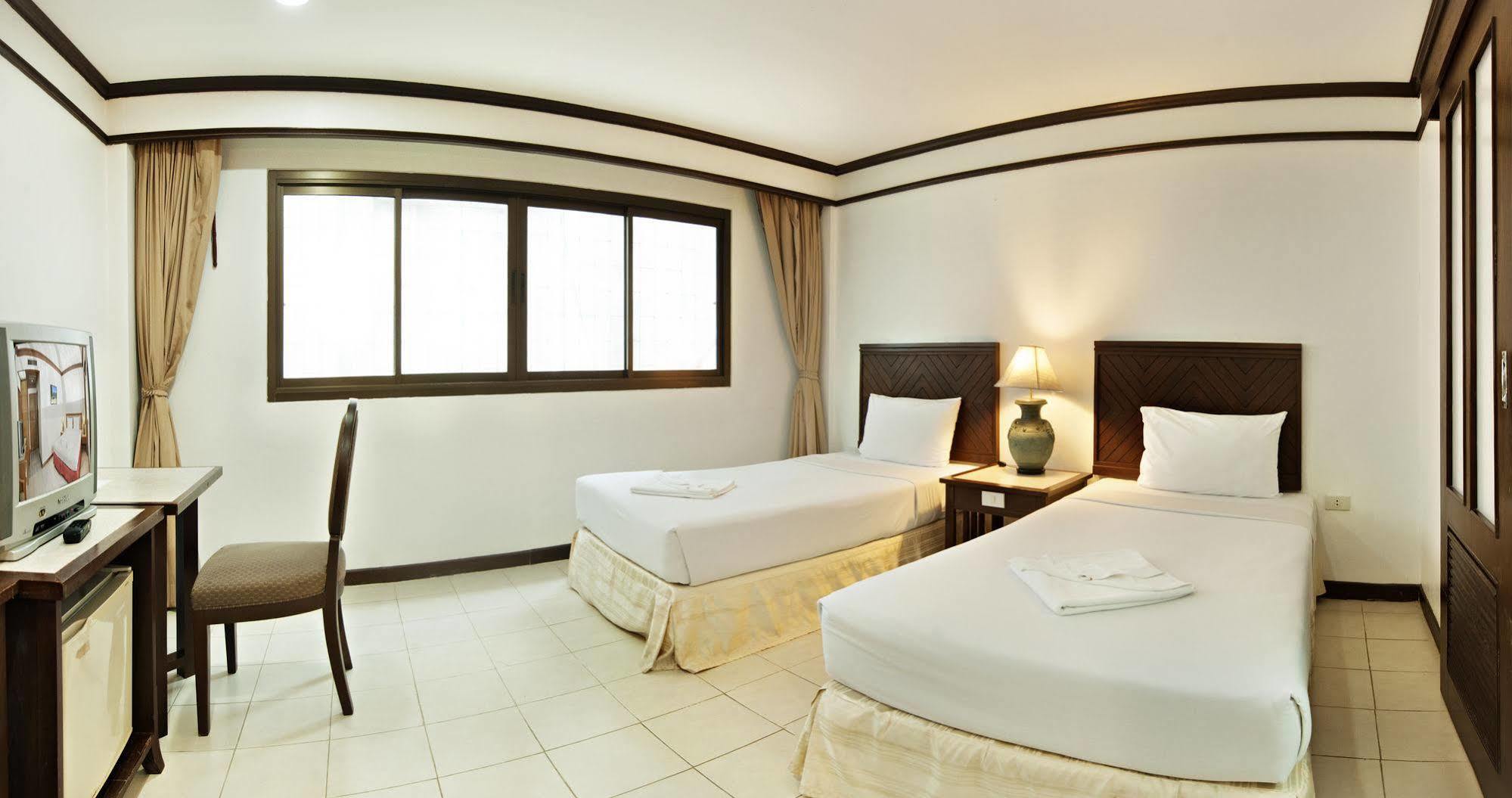 Rattana Mansion Otel Phuket Dış mekan fotoğraf