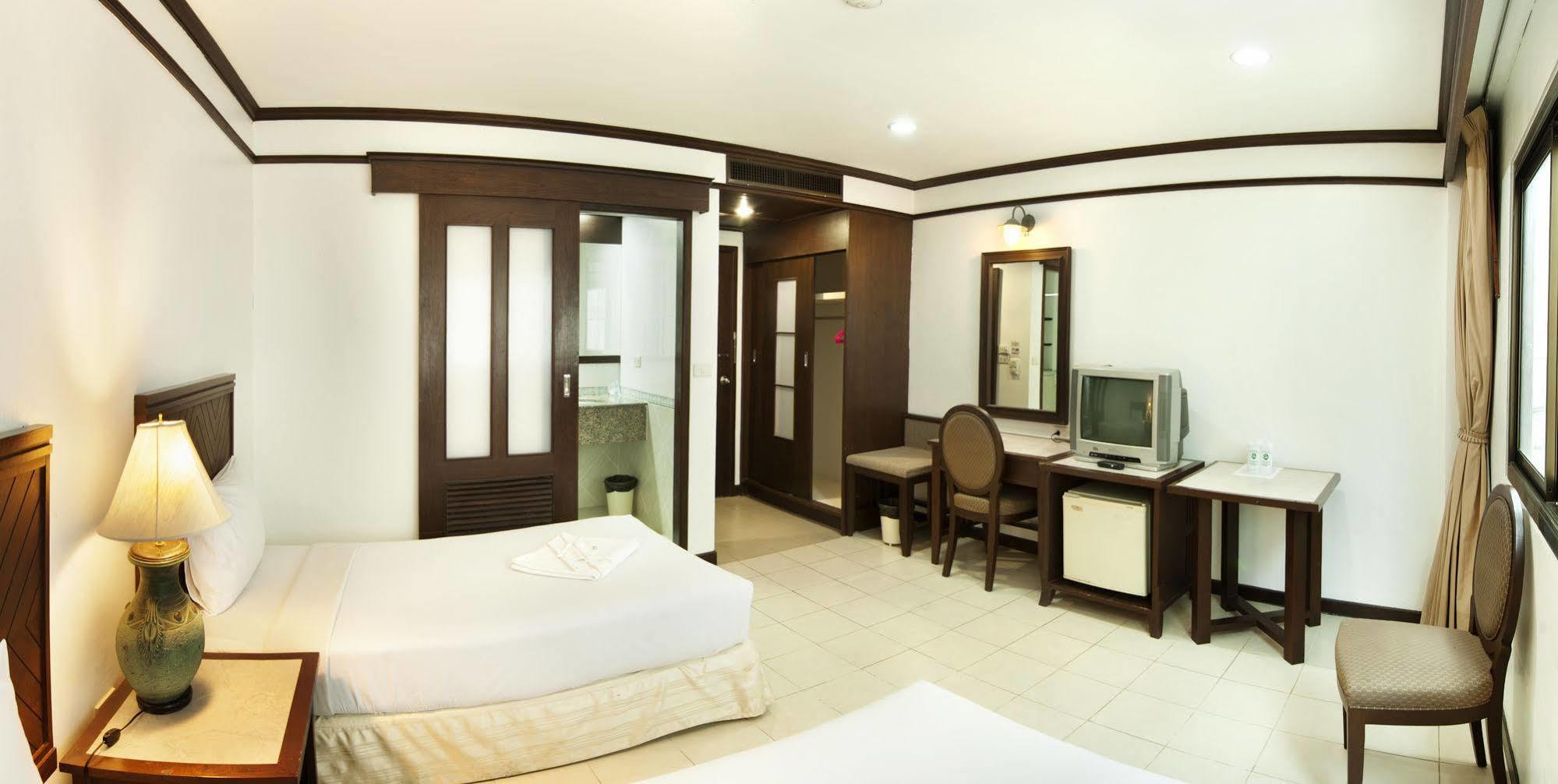 Rattana Mansion Otel Phuket Dış mekan fotoğraf